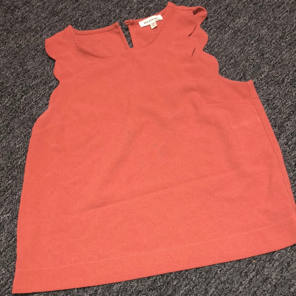 Sleeveless blouse